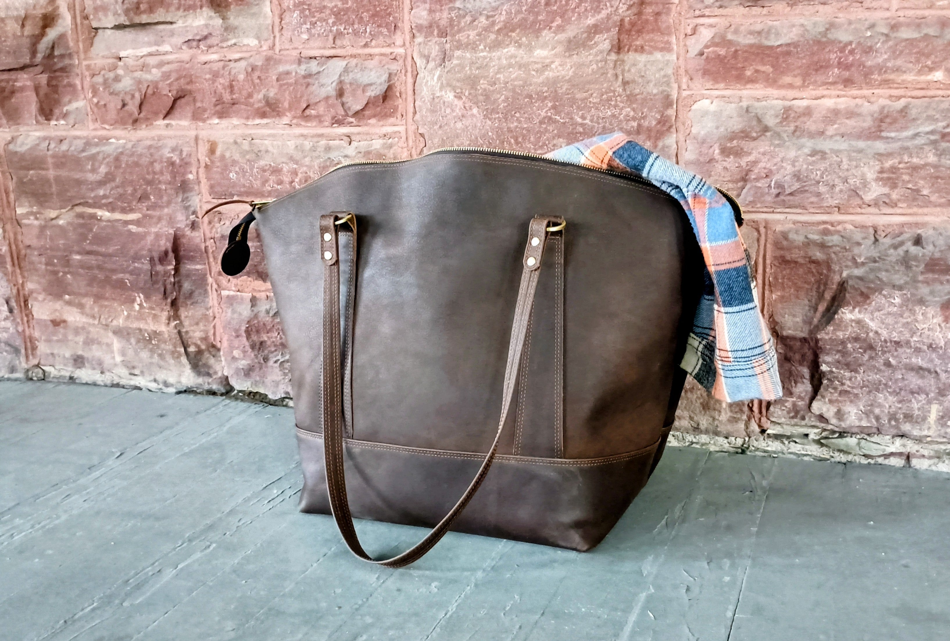The 'Teagan' fan-top tote