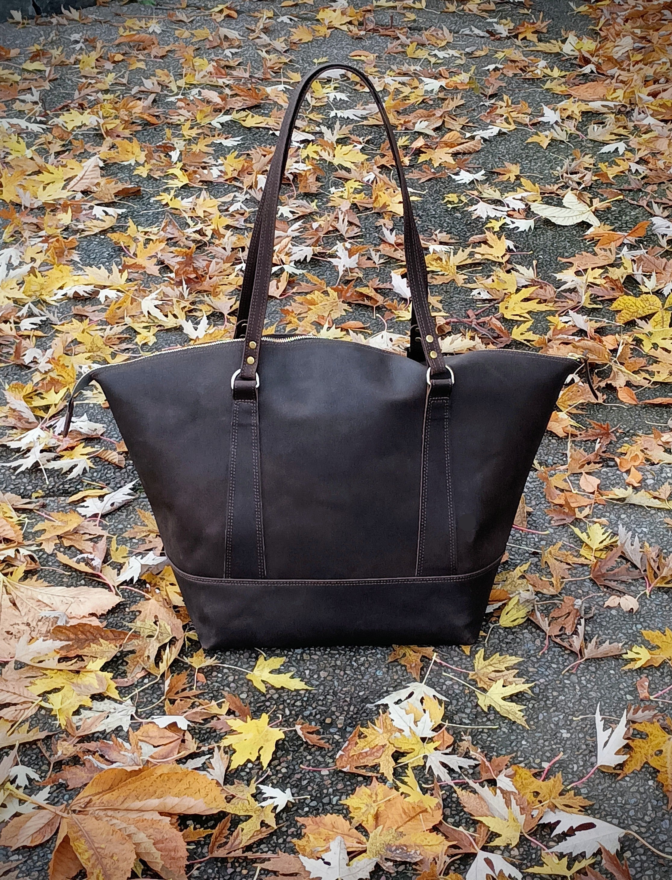 The 'Teagan' fan-top tote
