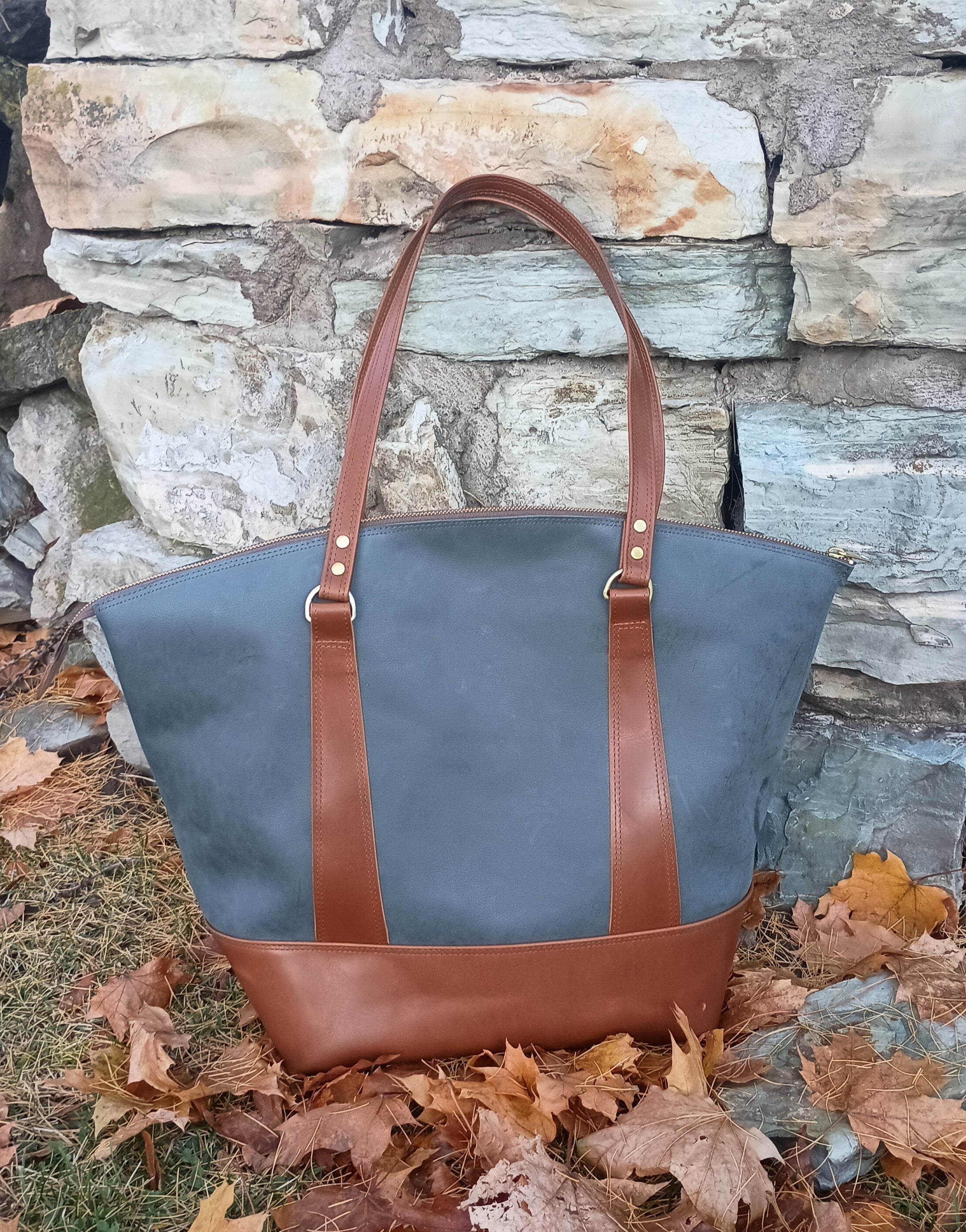 The 'Teagan' fan-top tote