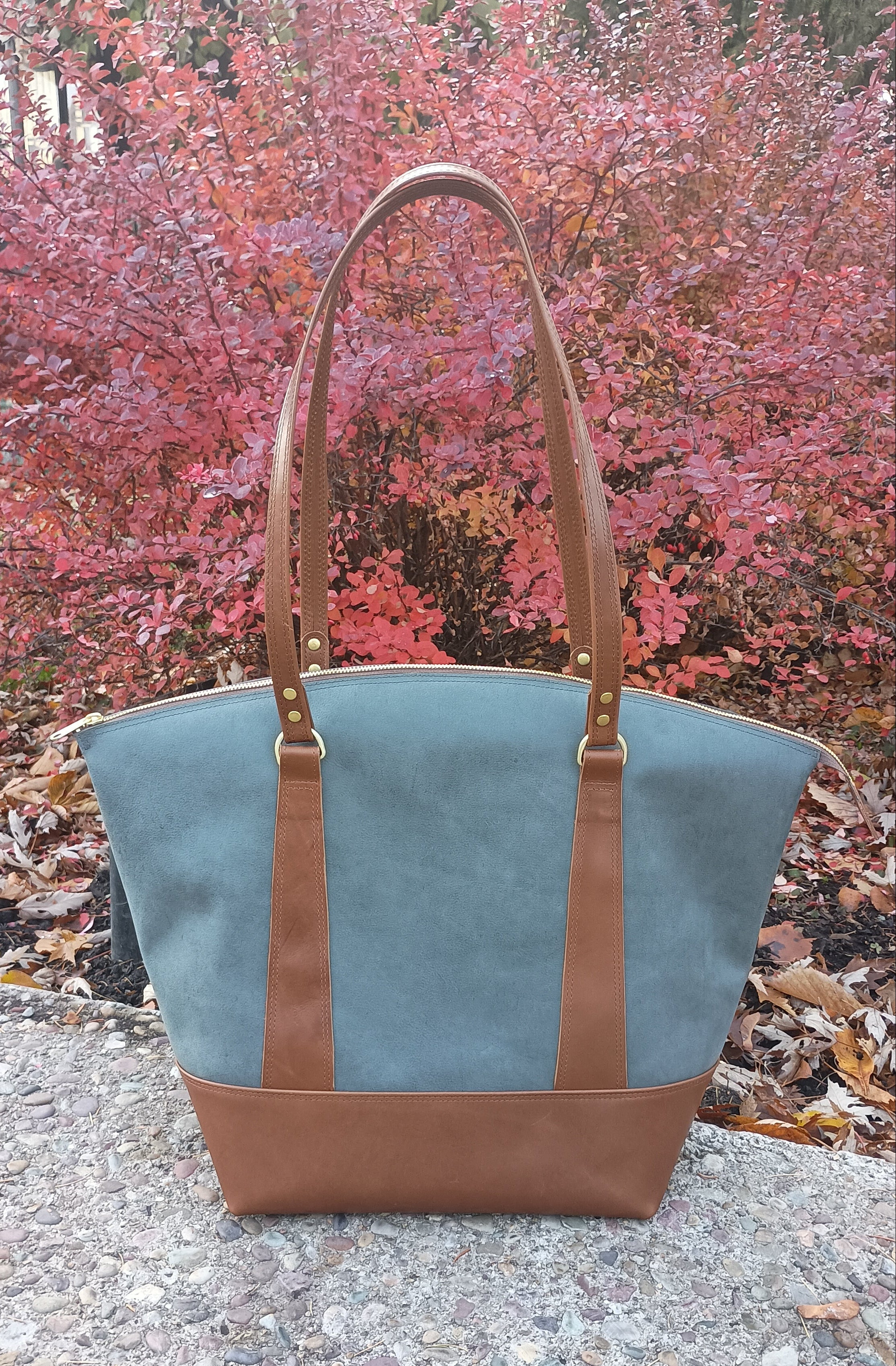 The 'Teagan' fan-top tote