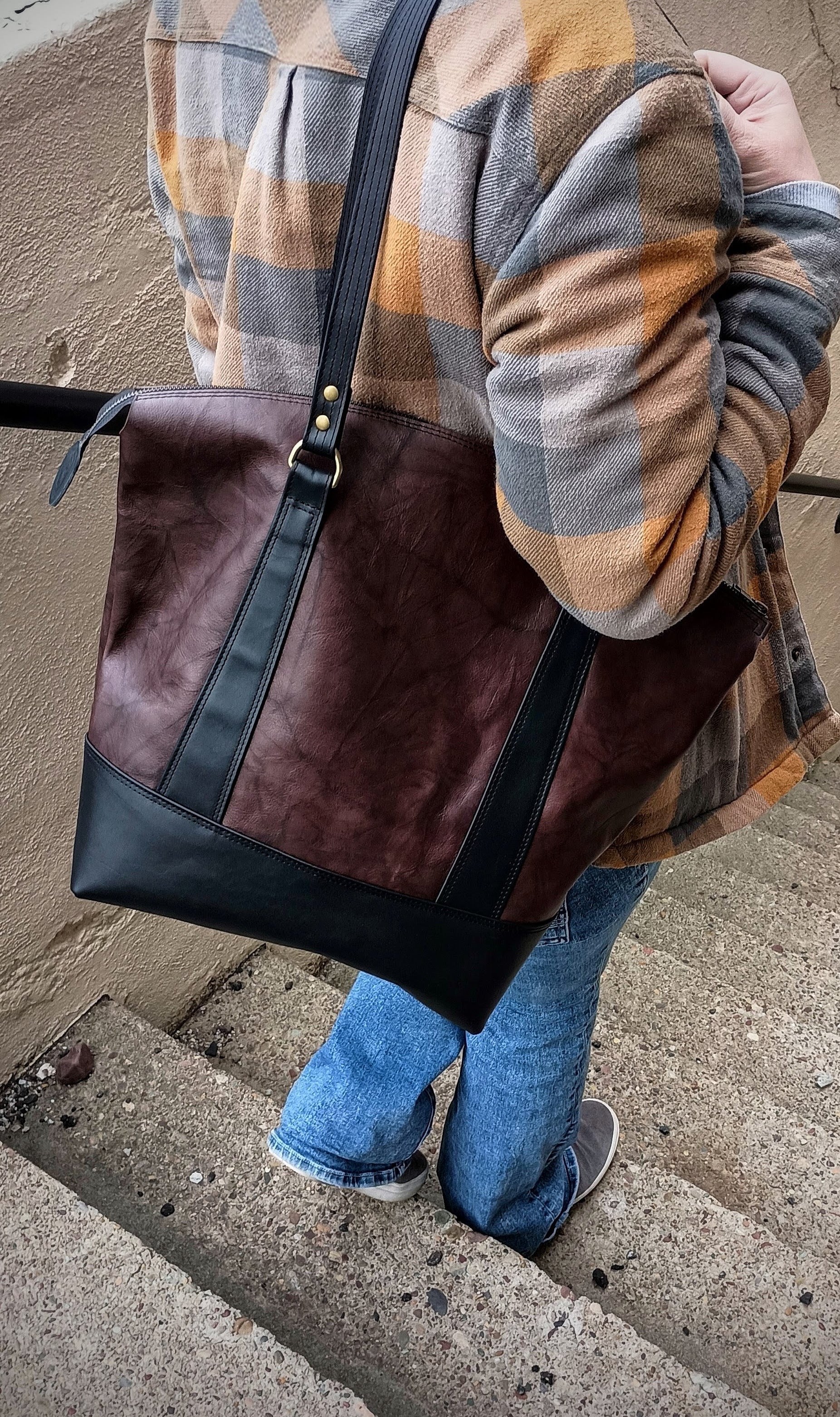The 'Teagan' fan-top tote