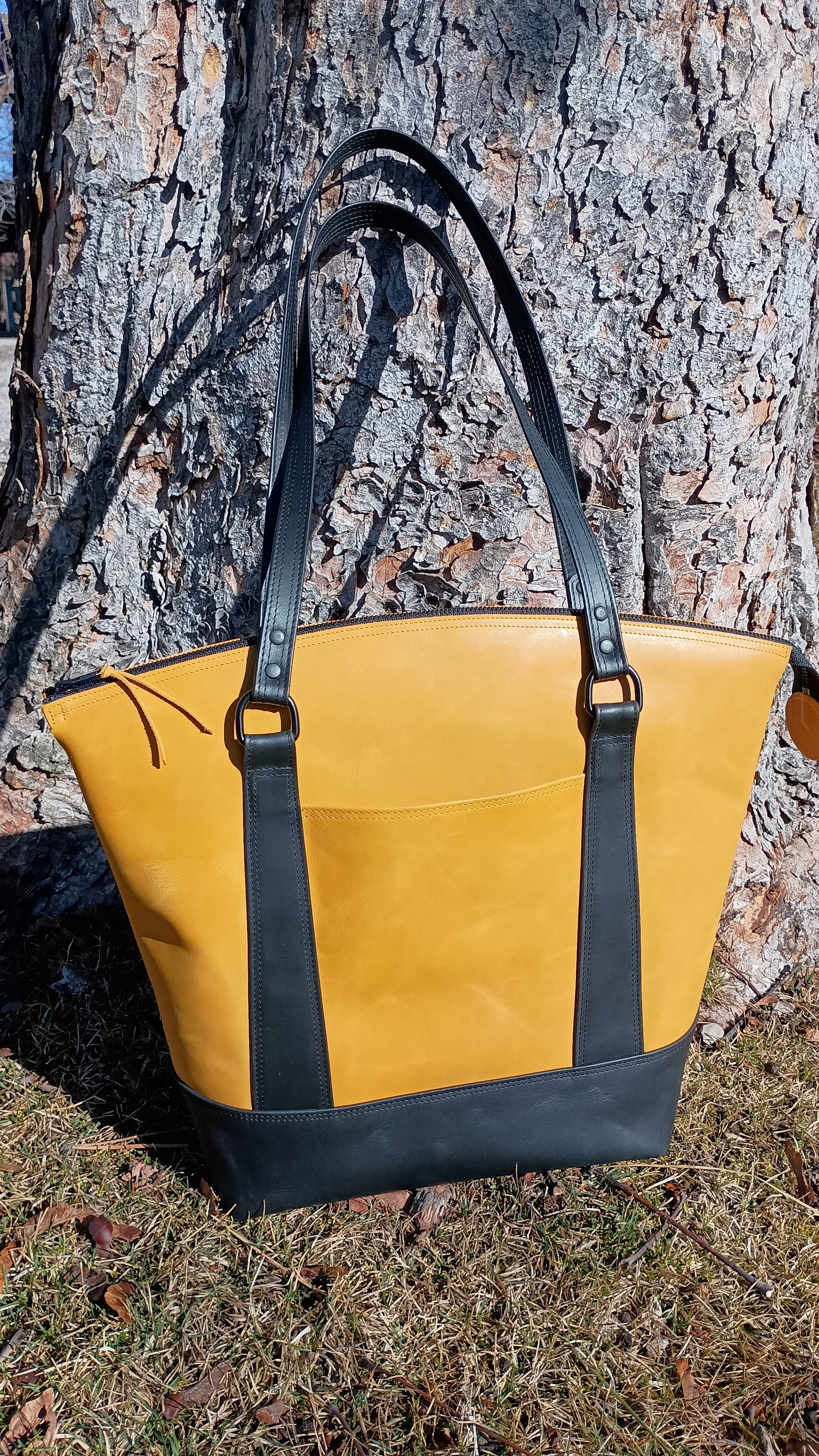 The 'Teagan' fan-top tote